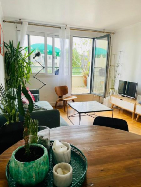 2 BEDROOMS & TERRACE with BBQ COURBEVOIE PARIS